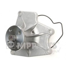 J1515045 NIPPARTS Водяний насос охолодження двигуна