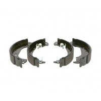 0 986 487 626 BOSCH Комплект гальмівних колодок